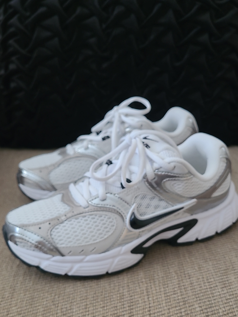 WOMENS NIKE V5 RNR WHITE BLACK GREY - Picture 8 of 13